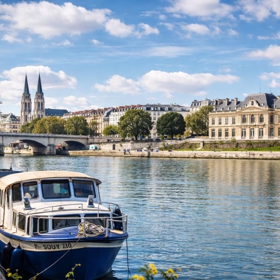 Vue d’Asnières-sur-Seine, ville des Hauts-de-Seine au bord de la Seine